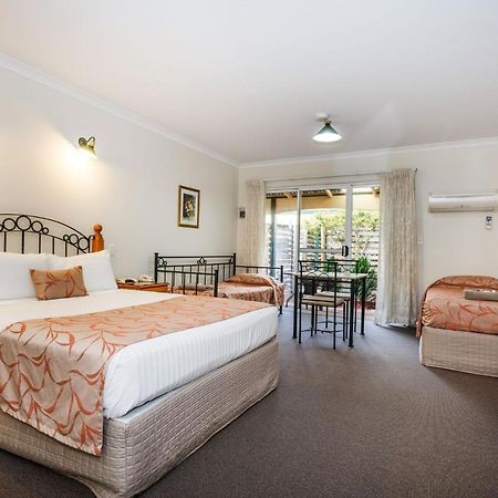 Nelsons Of Bridgetown Hotel Bagian luar foto
